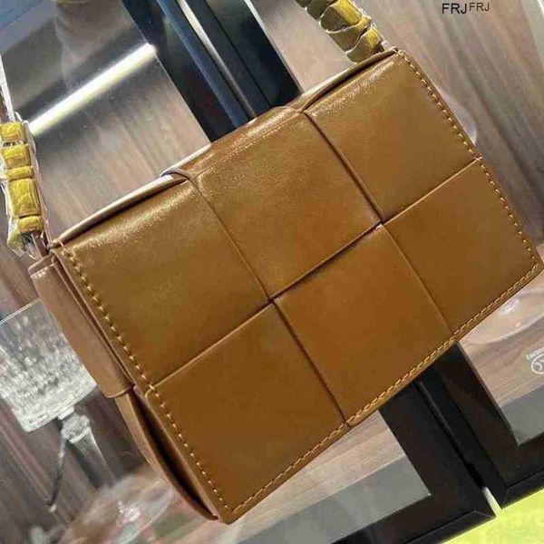 

bottegas bags venetas cassettes gift box popular recommendation 2023 spring summer woven small square bag womens messenger have logo frj 2eb