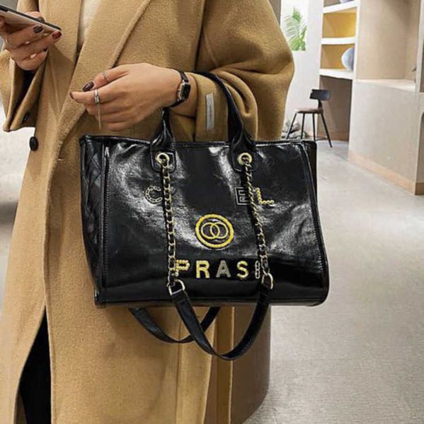 

women's luxury fashion hand bags beach bag brand metal badge classic totes handbags small mini pearl handbag female capacity large leat, Black;red
