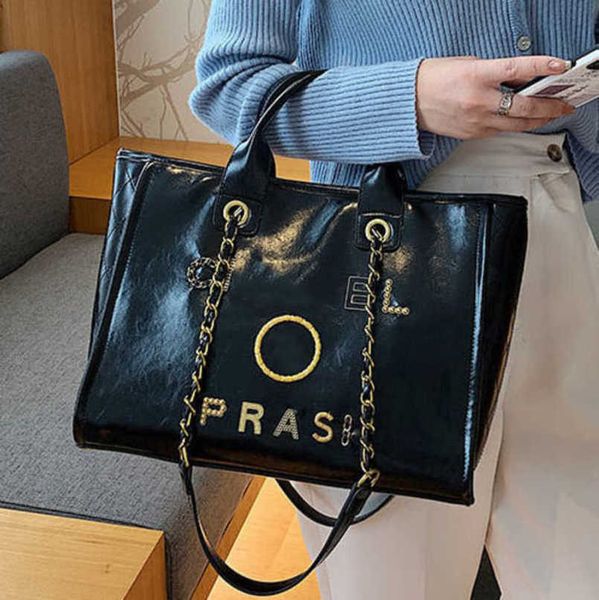 

fashion luxury women's hand bags beach bag brand metal badge classic totes handbags small mini pearl handbag female capacity large leat