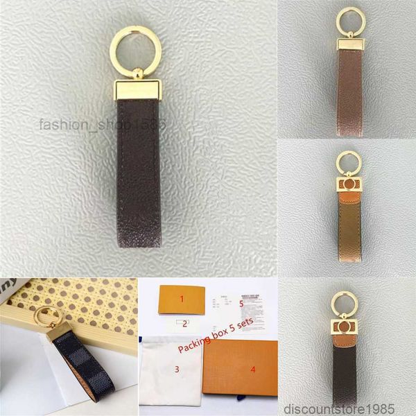 

2023 keychains buckle lovers car handmade leather keychains men and women bag pendant fashion accessories, Silver