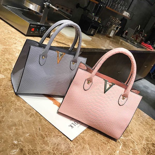 

fashionable shoulder bag for women new crocodile pattern foreign style small bag texture small fragrant style handheld crossbody bag