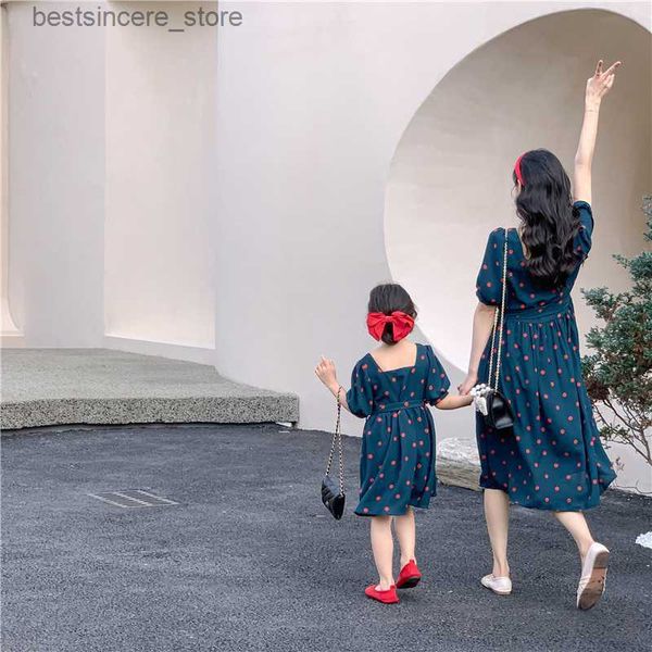 

2023 new high-end wave point parent-child dress net red chiffon printed skirt mother and daughter dress family matching outfits l230522, Blue