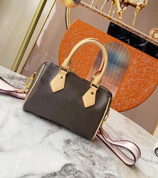 

luxurys bags designer handbags boston satchel bag genuine leather cross body shoulder bags mini travel bag handbag purse pouch metal padlock