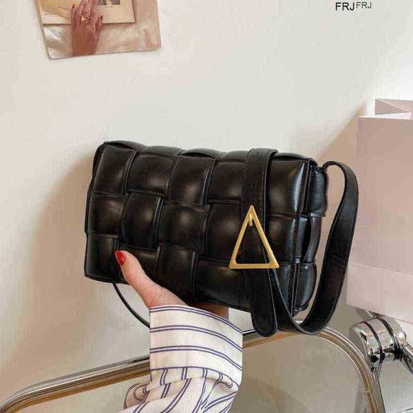 

bottegas bags venetas cassettes soft lattice small bag womens 2023 new fashion foreign style texture single shoulder messenger bag high sens