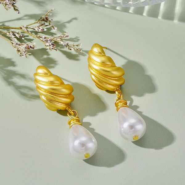 

Top-quality MoonRiverJewel Designer Jewelry Fashion Gold Shell Pearl Earrings