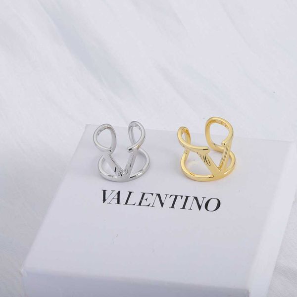 

Designer ring letter V Luxury top jewelry Valentinolies Ring Metal Unique Avant-garde Sweet Cool Ring Explosion Street Exaggerated Extra Large Wide V Jewelry gift