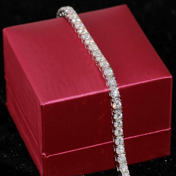 

18k Simple Design 4mm Def Color Moissanite Gemstone Tennis Bracelet