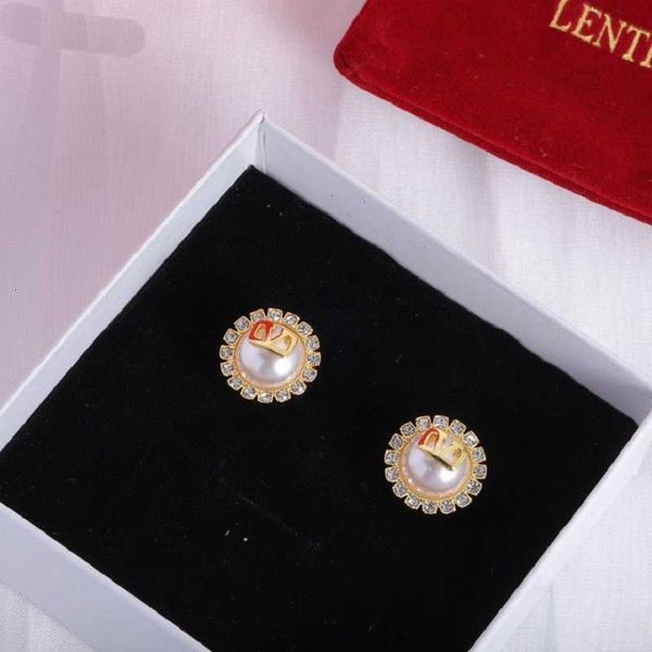 

Designer Earring letter V Luxury top jewelry Valentinolies 2023 New V-letter Rhinestone earrings Brass Material Pearl High Grade Earrings for Women Jewelry gift
