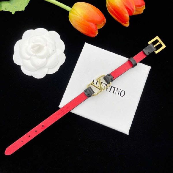 

Designer Bracelet letter V Luxury top for Women Fashion jewelry Valentinolies New high quality V-shaped Simple Unique Bracelet Jewelry Valentine's Day gift