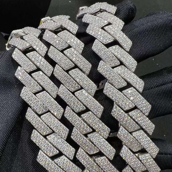 

Famous Big 22 Inches Cuban Link 18mm Sliver Iced Out Cuban Chain for Men Women