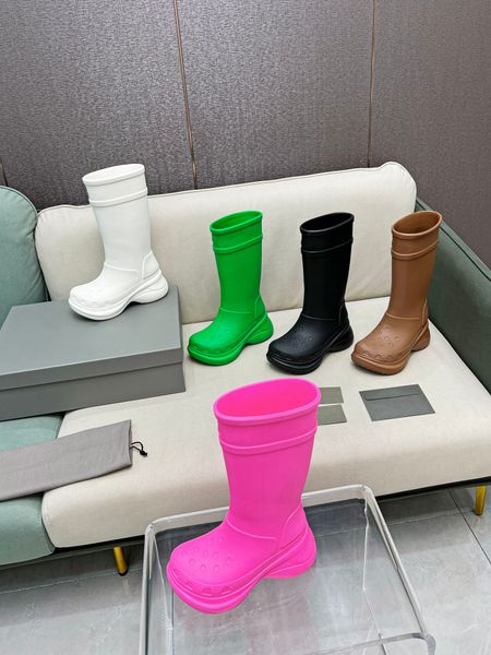 

Designer shoes Men Women New balenciga water boots in autumn and winter thick soled anti-skid fried street English style Achigo the same type of hole shoes rain boots, Black