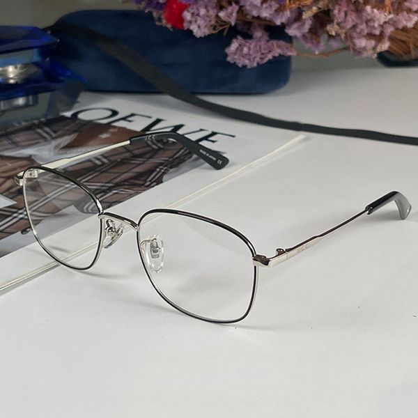 

Senior Luxury Mens and Womens Metal Optical Frame Designer High Quality Transparent Reading Glasses Oval Frame Small Mirror Leg Fashion Casual Belt Box 0861OA