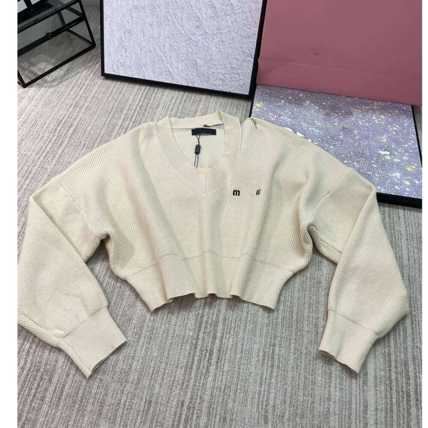 

Women's Clothing Autumn New Design Trendy Hanging Neck Single Side Design Pullover Fashion Letter Embroidery Wholesale Top, White