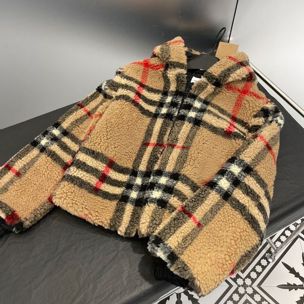 

Designer Women Jacket fleece jacket Thick Warm Down Classic Retro Antumn Winter Lamb Cashmere fleece coat Couple Winter Coats
