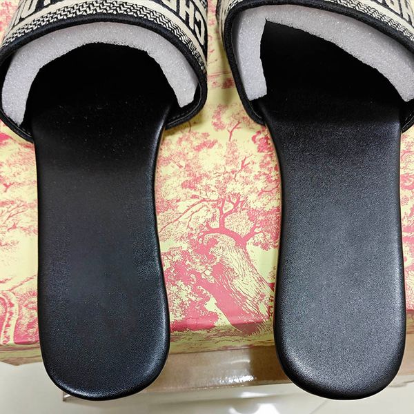 

Best Quality Popular Branded Classic Ladies Slide Slipper Black Fashion Slides Womens Luxury Copy Sandals Designer Slide Beach Shoes With Original Box EUR 35-42