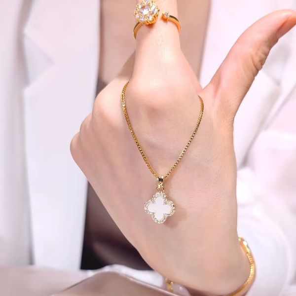

new vans colver necklace designer classic Necklaces diamond four leaf flower chain fashion jewelry luxury mother of peal flower Necklace for women party black white