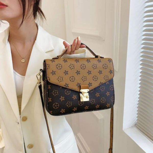 

Top Designers Shoulder Bags E Women Handbag Oxidizing Leather POCHETTE Elegant Messenger Bag Crossbody Shopping Purses Tote 180 143, Khaki