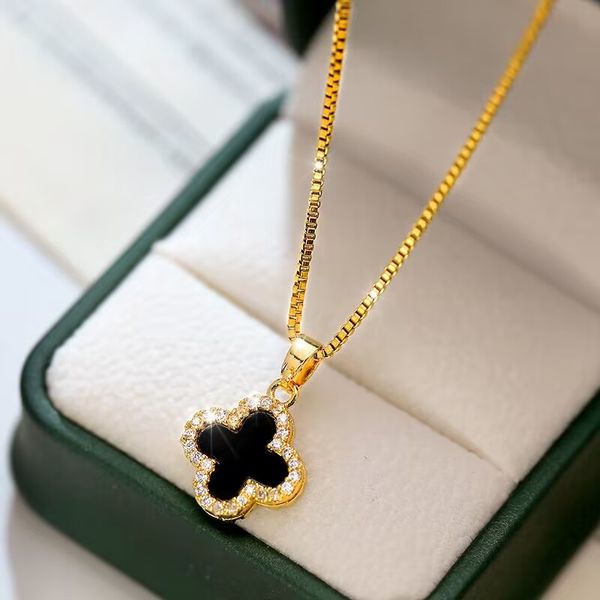 

top Designer Necklaces vanly Clover necklace fashion chains for Woman chocker 18k Gold pendant jewelry Valentine's Day engagement ornaments suitable women