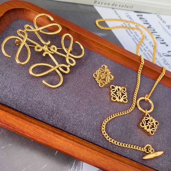 

Designer Earrings loews Luxury jewelry top accessories New Fashion Small Fragrant Style Metal Texture Earrings High Grade Simple earrings jewelry Christmas gift