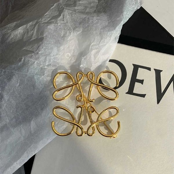 

Designer Brooch loews Luxury jewelry Top accessories geometric hollowed out brooch high-end female senior design sense exquisite suit pin jewelry Christmas gift