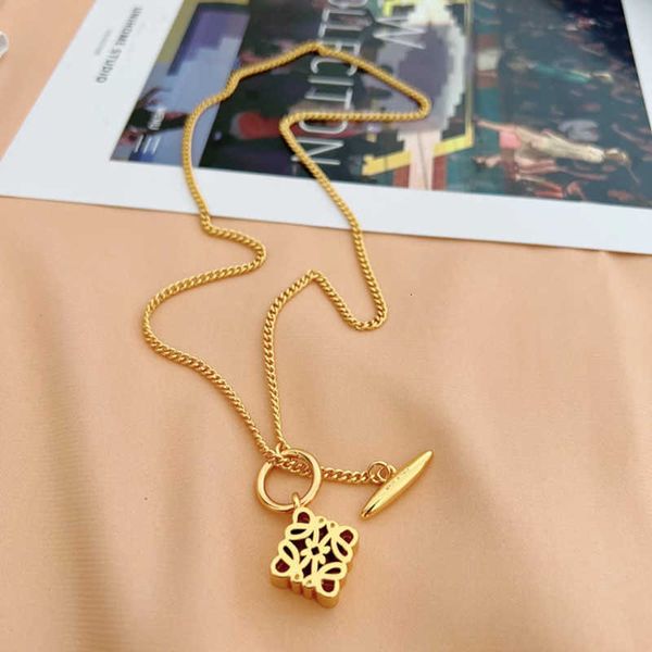 

Designer Necklace loews Luxury jewelry Top accessories Hollow out 24K Necklaces Versatile Popular High Grade 3D Carved Mooncake Pendant jewelry Christmas gift, Mixed colors