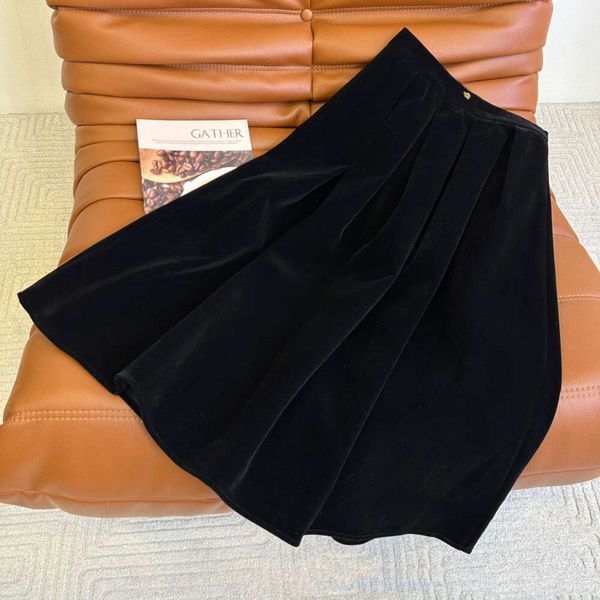 

Women' Velvet Skirt 2023 Autumn New Letter Decoration Black Velvet Half Skirt Japan Korean Simple Versatile Slim Long Skirt