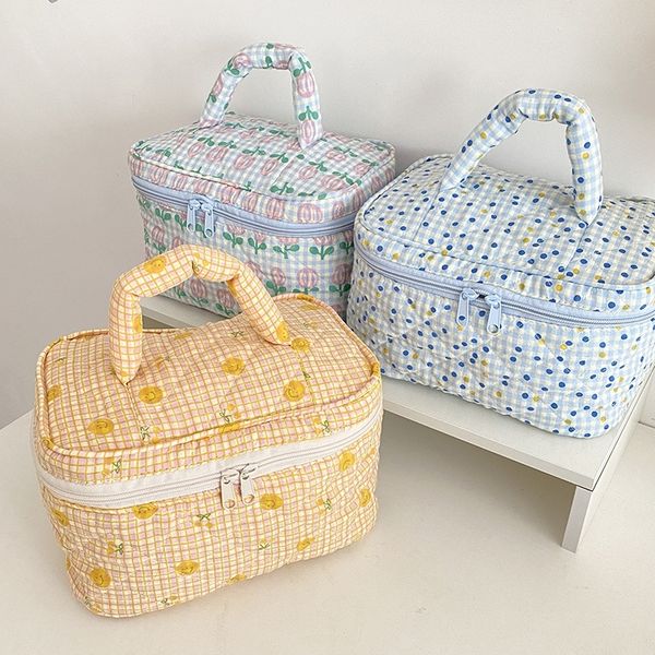 

cosmetic bags cases hylhexyr girls point flower makeup case lovely bag portable large capacity toiletries storage box travel washing 220901