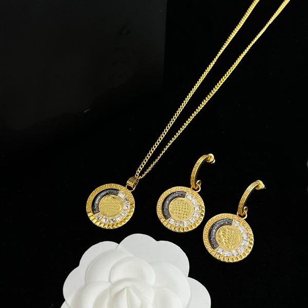

luxurious women resin drill necklaces earring rings hairpin set banshee medusa portrait 18k gold plated new designed designer jewelry fvv-30, Black