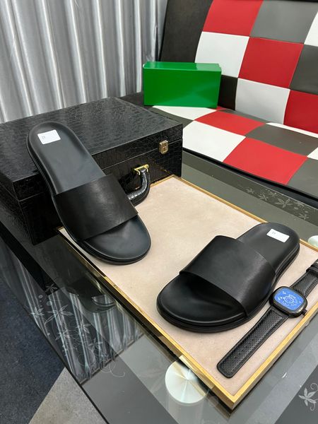 

the new designer men's slippers in summer 2022 flip flops are fashionable and comfortable and popular euro 38-45 us -14, Black