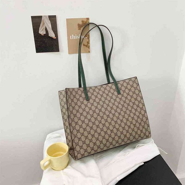 

fashion handbag hands trend portable bag elegant youth large capacity one should