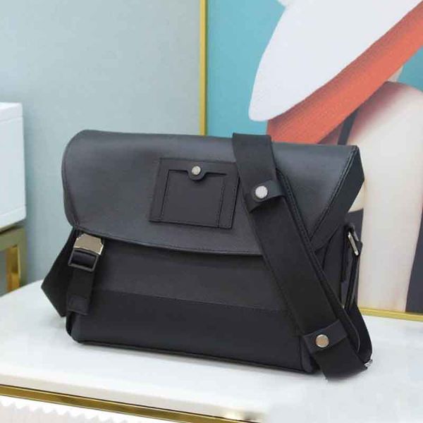 

luxurys men shoulder bags designer messenger bag fashion black canvas leather tote outdoor sports wallet school storage purse