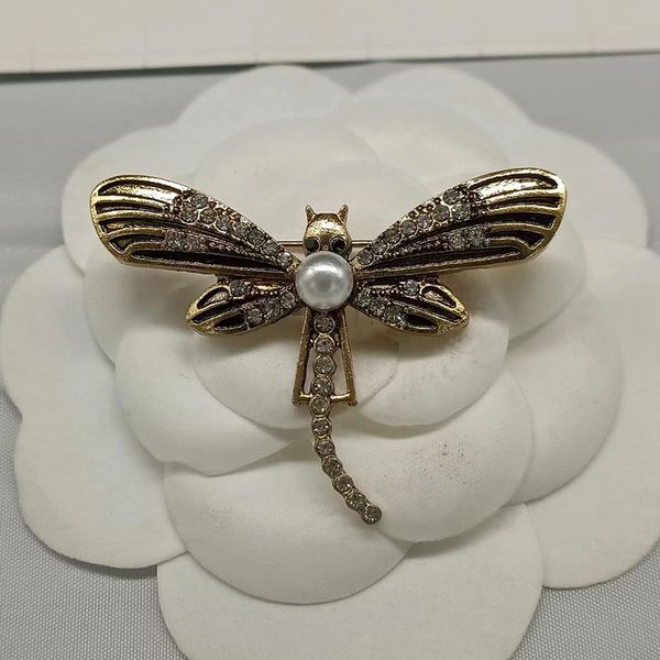 

wholesale brand designer letters pins brooch dragonfly fashion famous letter tassel pearl luxury couples individuality rhinestone suit pin j, Gray