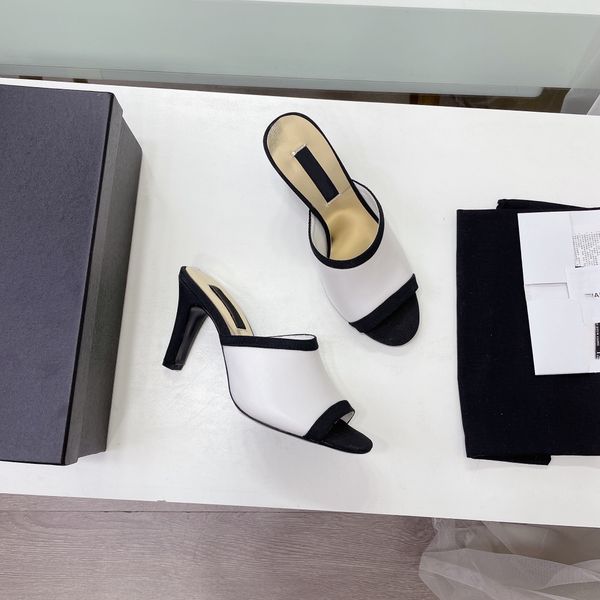 

new women's sandals in spring and summer 2022 round headed retro pearl hardware buckle women's shoes of the same star euro 34-40 u, Black