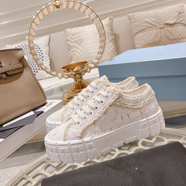 

2023 high-quality small dirty shoes designer casual shoe screener sneakers board men women sneaker classic blue pink crystal stripe 0718, Black