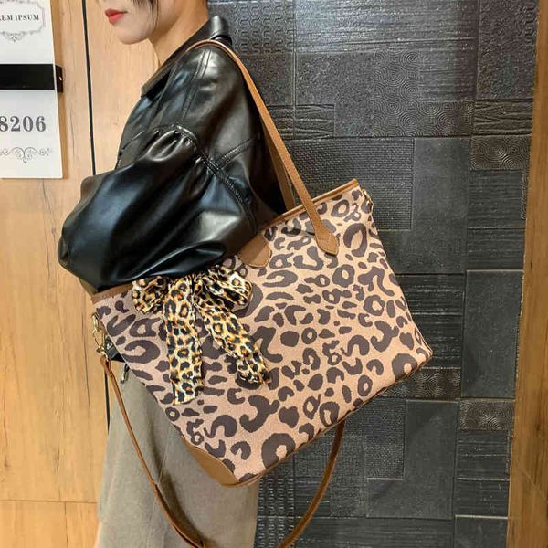 

messenger bags tot bag autumn and winter new trend sling shoulder armpit leopard pattern size fashionable texture women's handbags