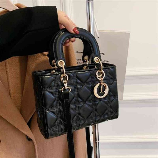 

luxury lingge small bag women's handbags 2022 popular designers new fashion chain portable princess net red single shoulder messenger