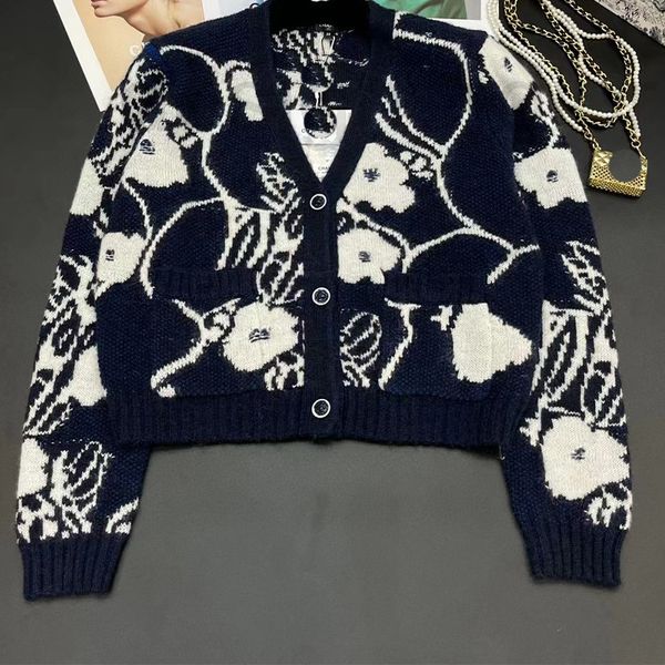 

women's sweaters designer xiaoxiangfeng v-neck knitting flower cashmere cardigan women's coat new jacquard sweater in early autumn, White;black