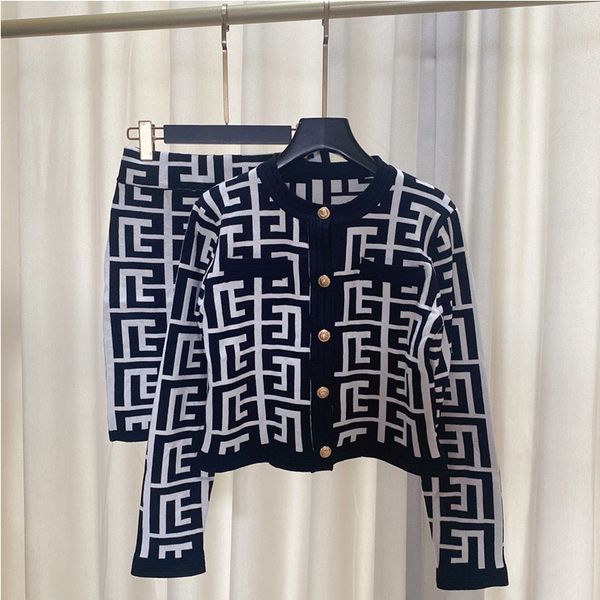 

luxury designer brand women's two piece pants tracksuits leopard pattern jacket sets fashion letter printing shorts casual knit suit, White