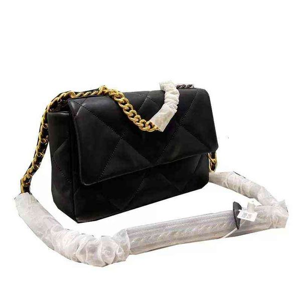 

cc bag shopping bags luxury designer handbags france womens lambskin 19 single flap quilted matelasse outdoor sacoche street gold chain