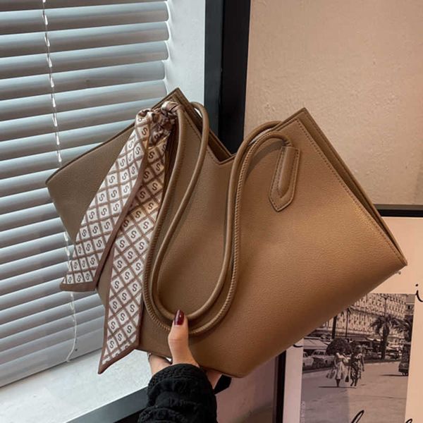

senior designer bags female summer 2022 new versatile large capacity niche fashion single shoulder commuter tote bag