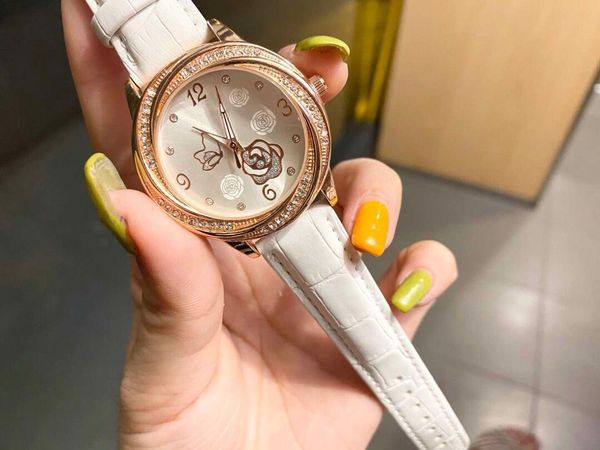 

2022 new fashion ladies watch classic three-pin metal bezel diamond steel leather buckle strap, Slivery;golden