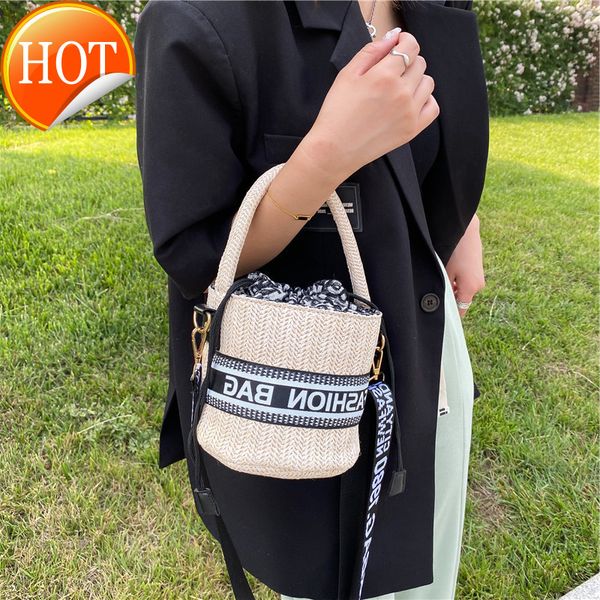 

new designer handbagsnet red women 2022 fashion 2022 portable bucket ins popular woven one shoulder messenger bag