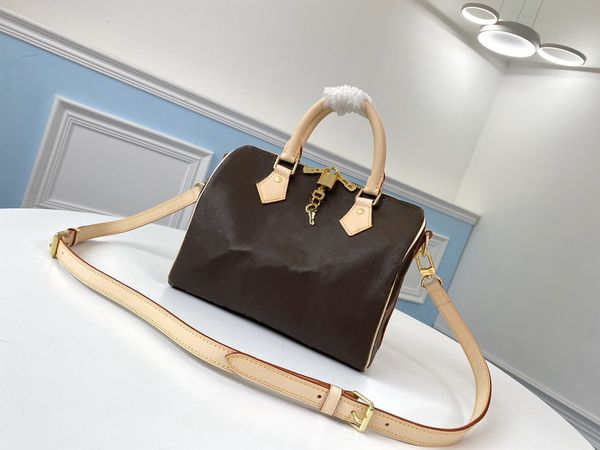 

2021 women messenger travel bag classic style fashion bags shoulder lady totes handbags 30 cm with key lock 112xcd #87400