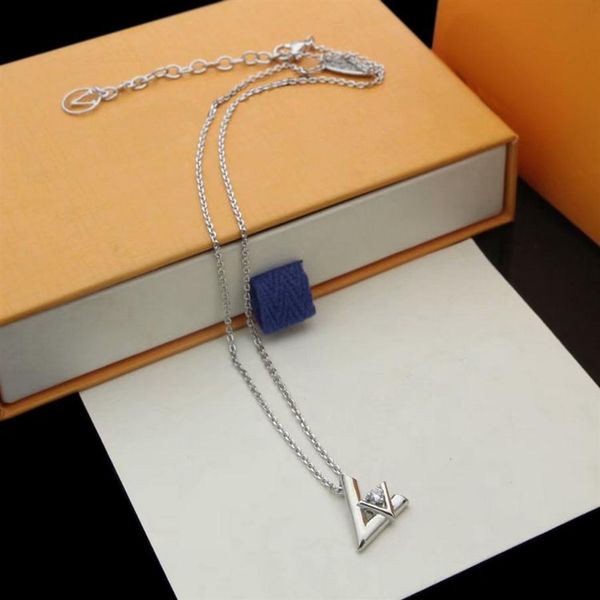 

europe america fashion jewelry sets lady womens gold silver-color metal engraved v initials setting diamond volt necklace earrings31504271u, Black