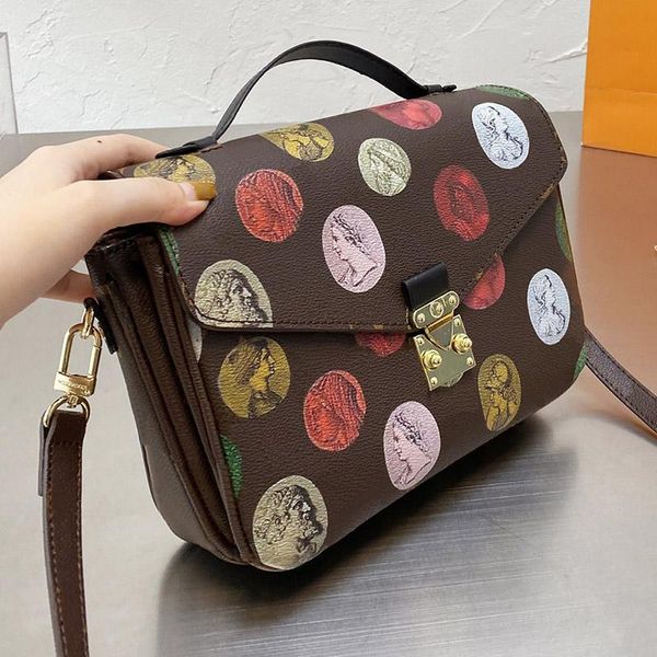 

metis messenger bag man designer luxury shoulder bags women crossbody totes with insignia graffiti roman money