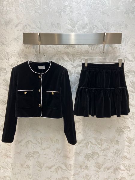 

2022 designer women's two piece dress elegant solid tracksuit long sleeve lady shirt and fashion letter straight long skirt matching se, White