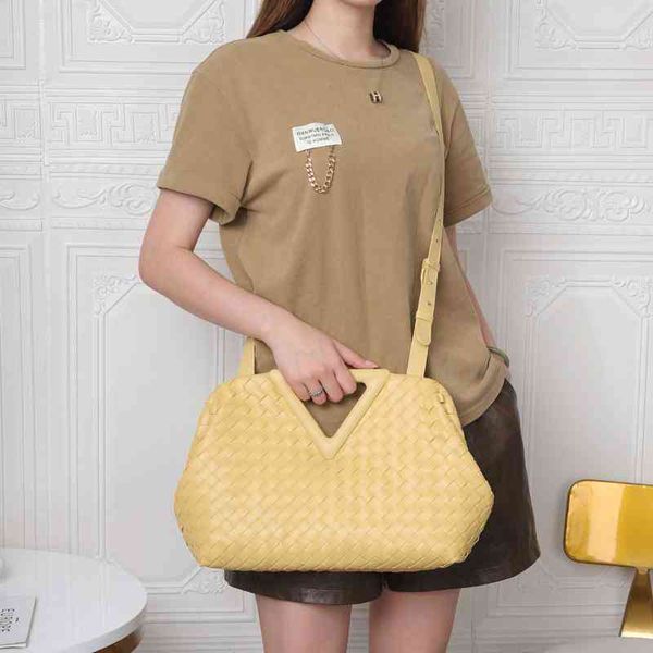 

designer fashion bottess bag venetas 4t7x 2022 venetas hands s new inverted triangle cloud woven armpit clip single shoulder oblique span po