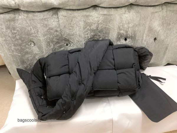 

bag down single bottegas bags shoulder venet cloth messenger designer messenger woven postman nylon 5jcg