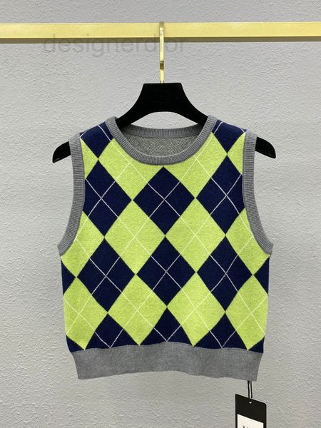 

women's sweaters designer the sleeveless knitwear with contrast color of wind square pattern is fashionable and versatile the vest coll, White;black