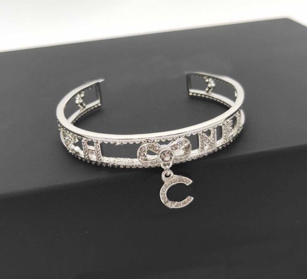 

2022 charm opened bracelet with words in platinum color plated and diamond have box stamp ps7129a, Golden